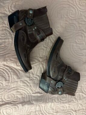 Vero Cuoio Brown Western Harness Ankle Boots